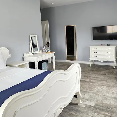 Otel Naturla Göl Evi *