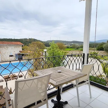 Otel Naturla Göl Evi *