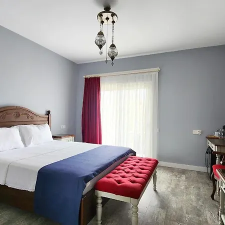 Naturla Göl Evi Otel *