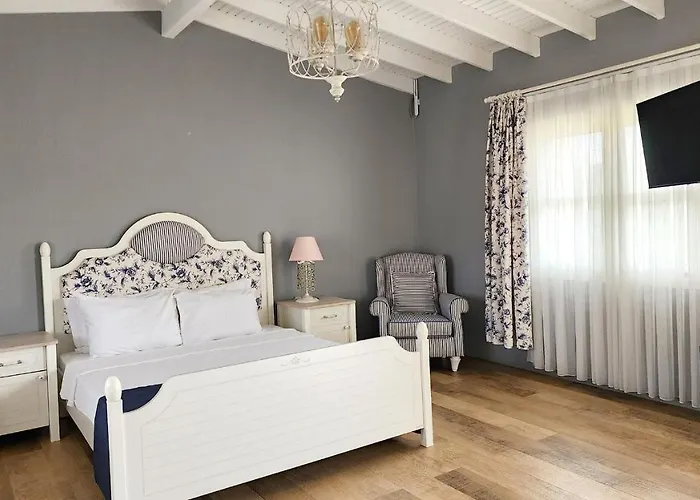 Hotel Naturla Göl Evi Urla