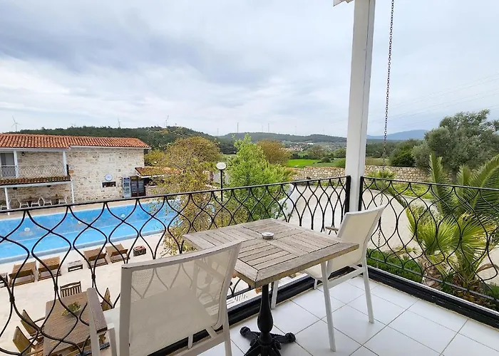 Hotel Naturla Göl Evi *